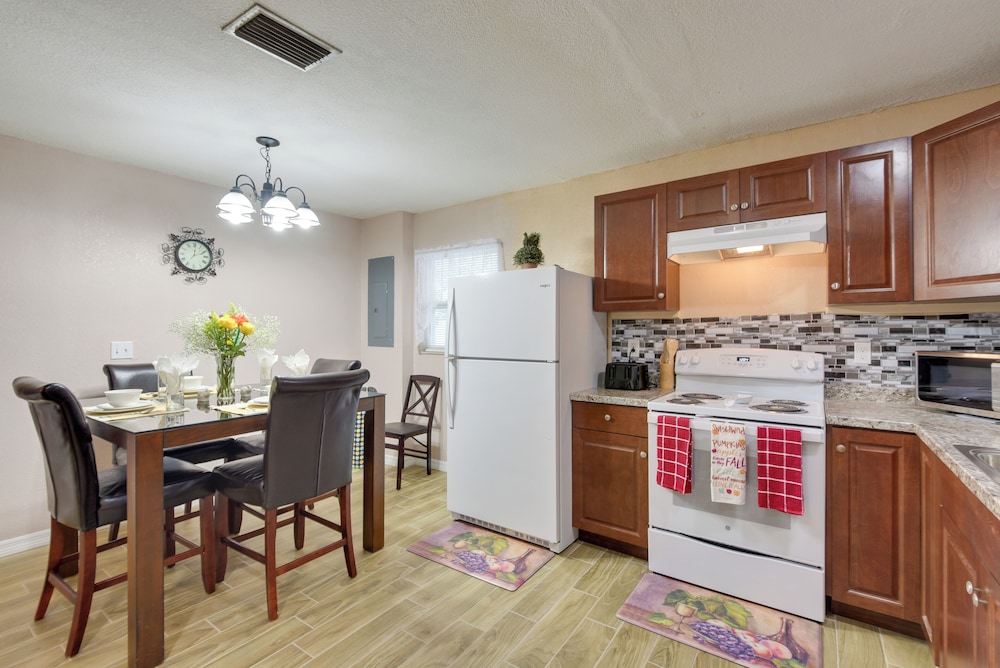 10 Mi to Coquina Beach: Spacious Bradenton Duplex view 3