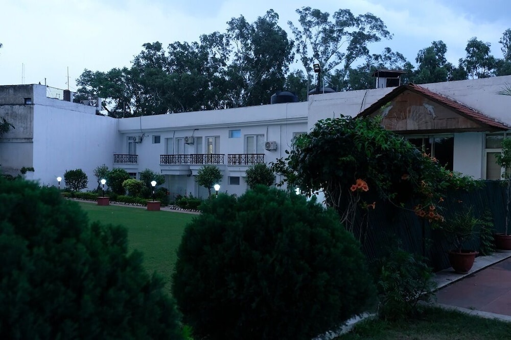Black Mango Resort