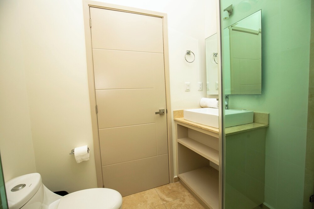 Elegant Condo at Playa Brujas