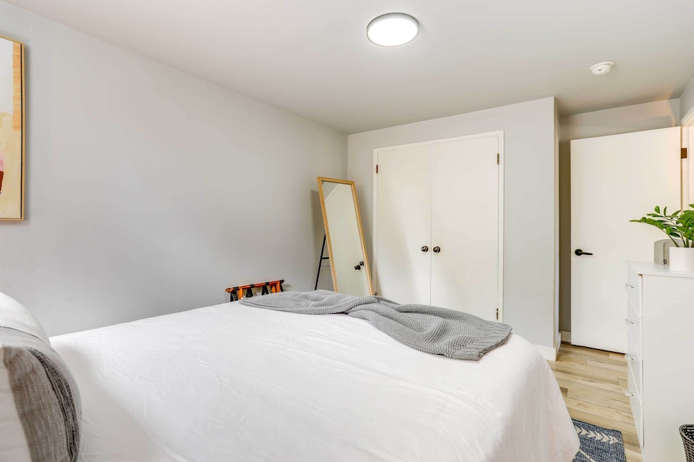 Walk to Water: Seattle Garden Apt w/ Shared Patio! view 5