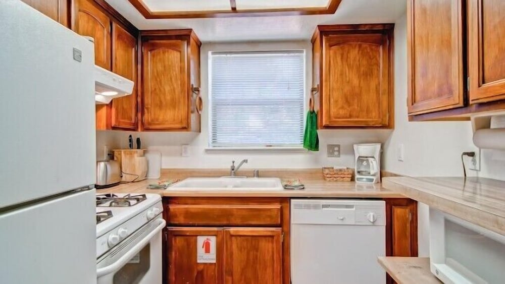Scenic Wonder Pinetree Retreat 3 Bedroom view 4