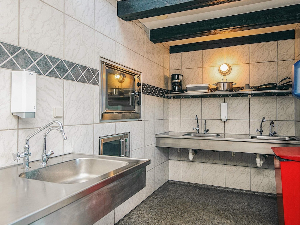 5 Person Relaxing Holiday Park Home in Ronde
