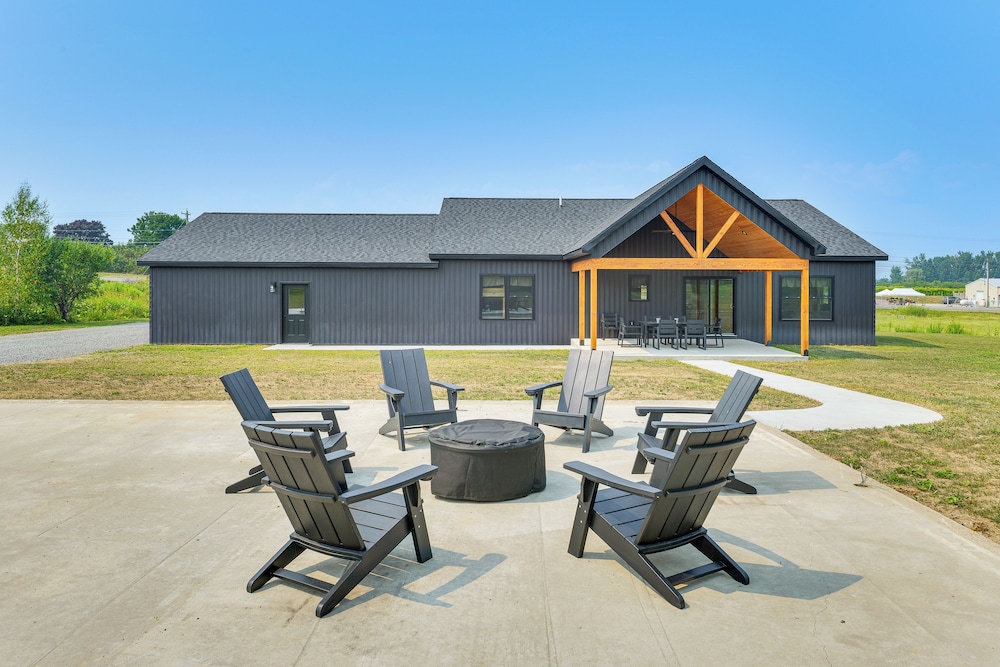 3 Mi to St Lawrence River: Spacious Ranch Home