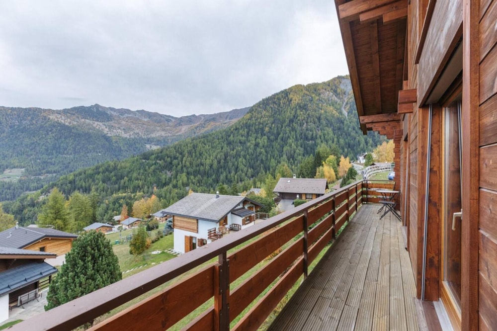 La Taniere Cozy Chalet With Incredible Views and Parking
