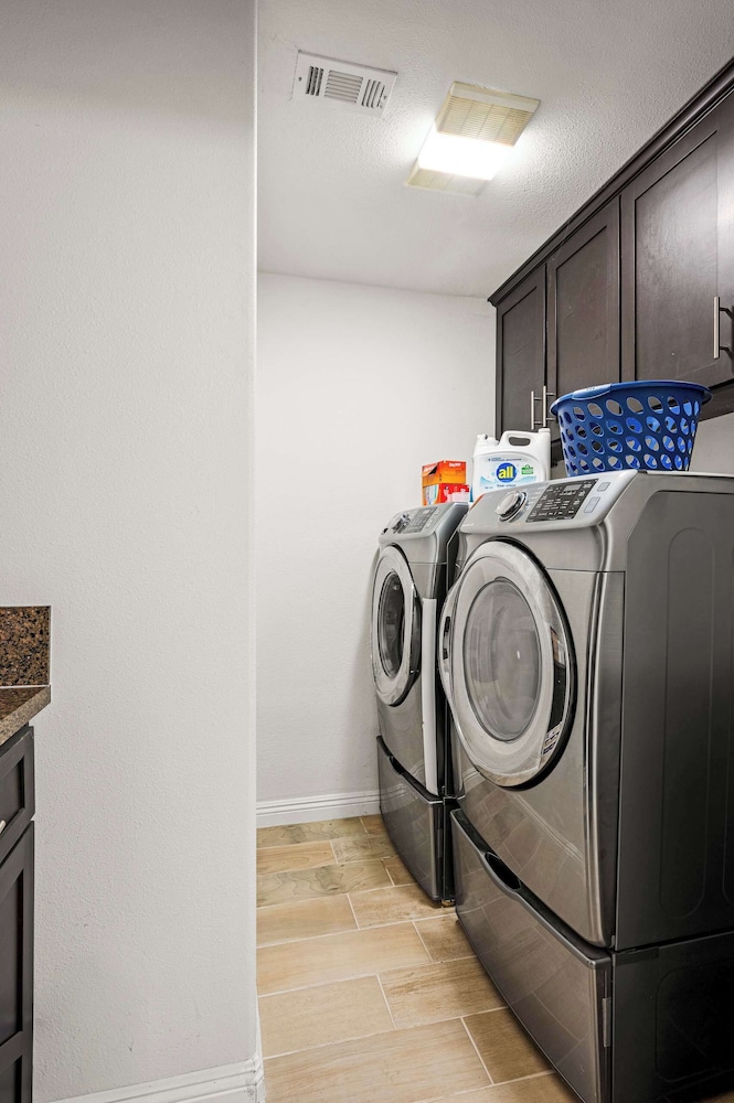 Not Affected by the Fire/spacious Retreat w/ Large Kitchen & Outdoor Patio
