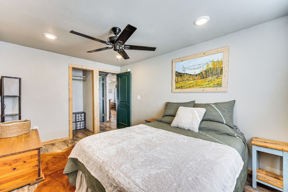 Rustic Cabin in Peyton Near Hiking Trails!