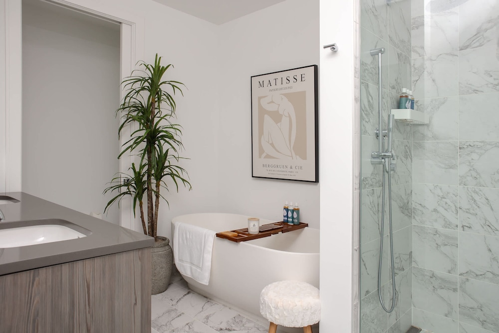 The Lyra Luxury Group Getaway - Two Penthouses