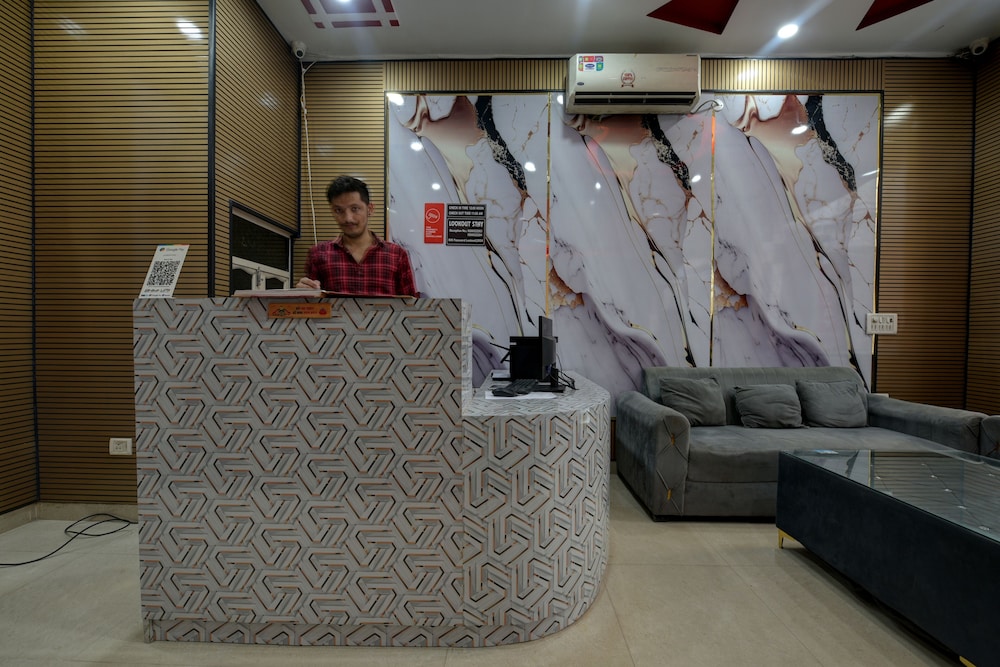 Hotel Lookout Stay Delhi IGI Airport