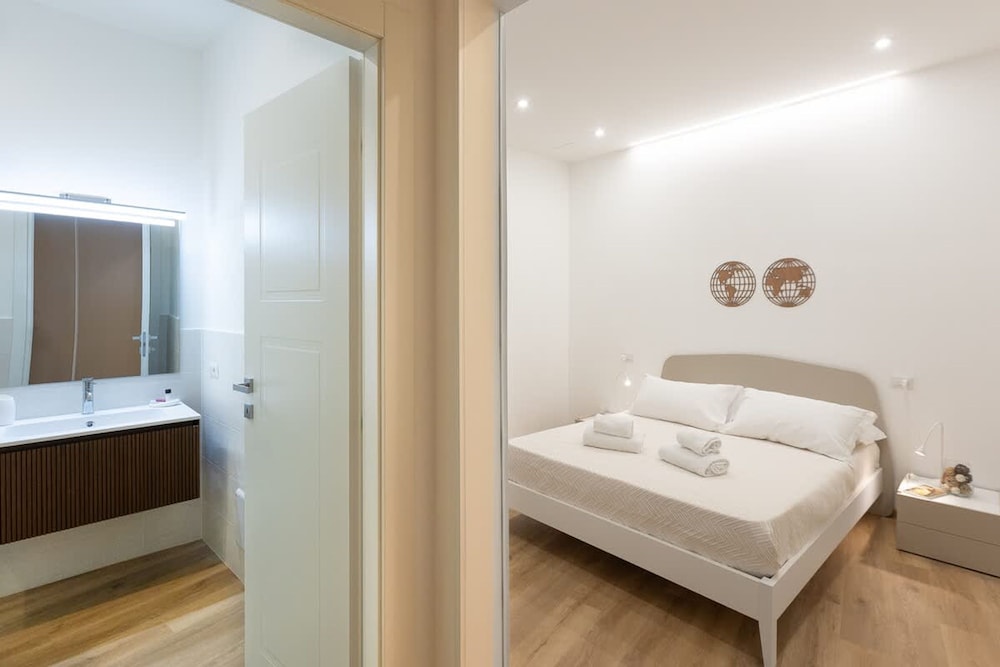 Colosseum Holidays - Three-bedroom Apartment
