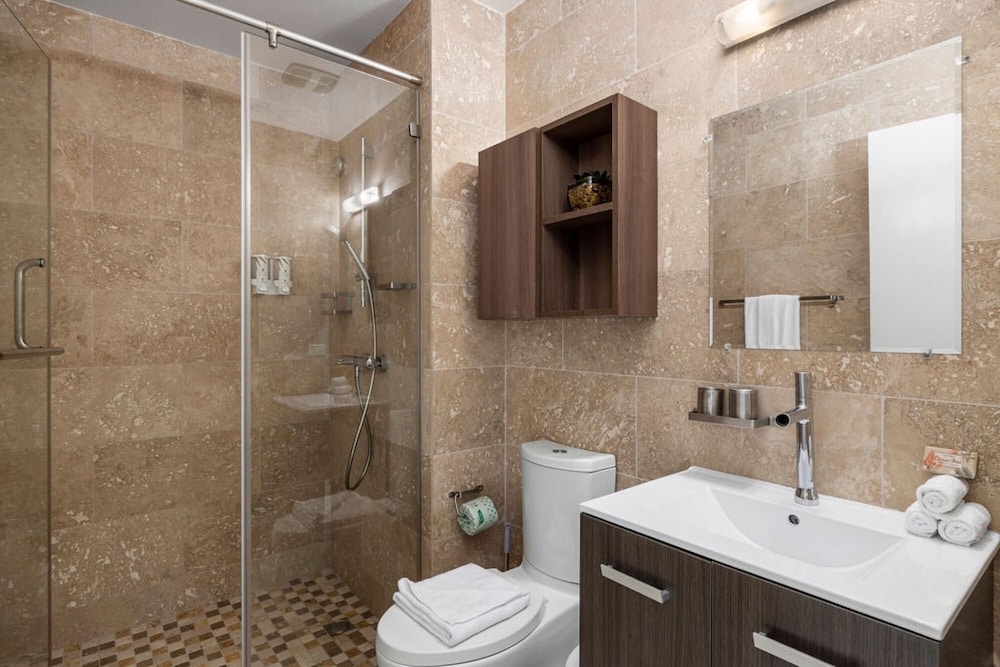 Ground Level Condo 2BR 2BA w Pool Access Gym