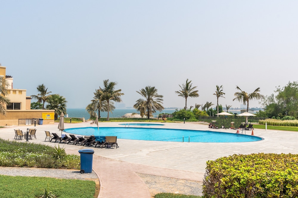 Amazing Stay With Beach Access & Balcony -rak