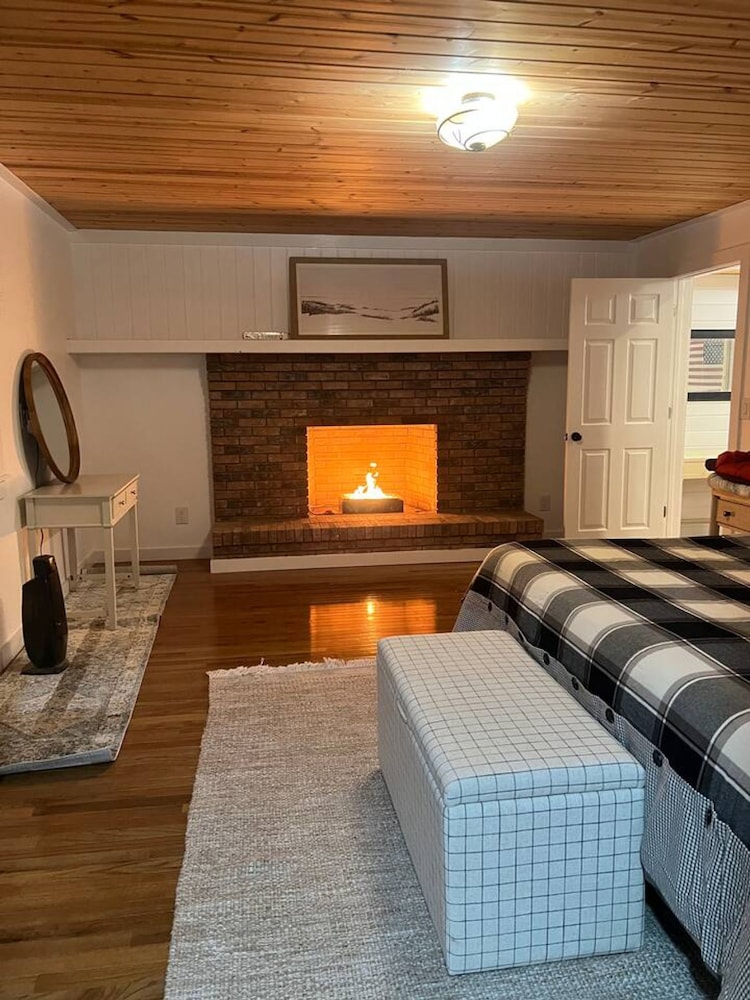 Cozy Mountain Home on the South Toe River
