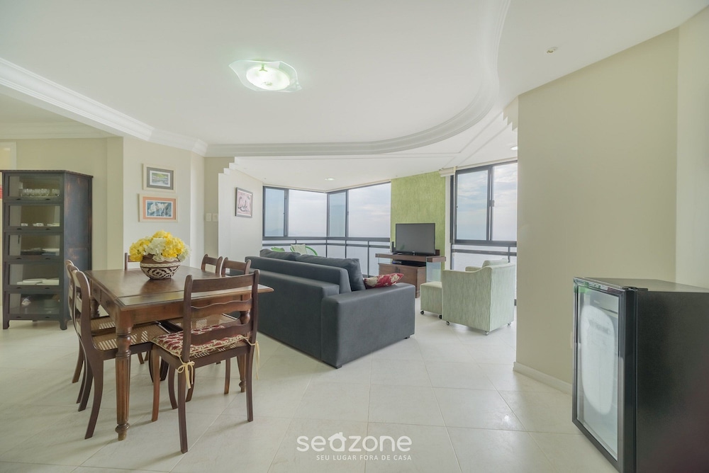 2BR Seafront apt W/garage in BC Nvi501