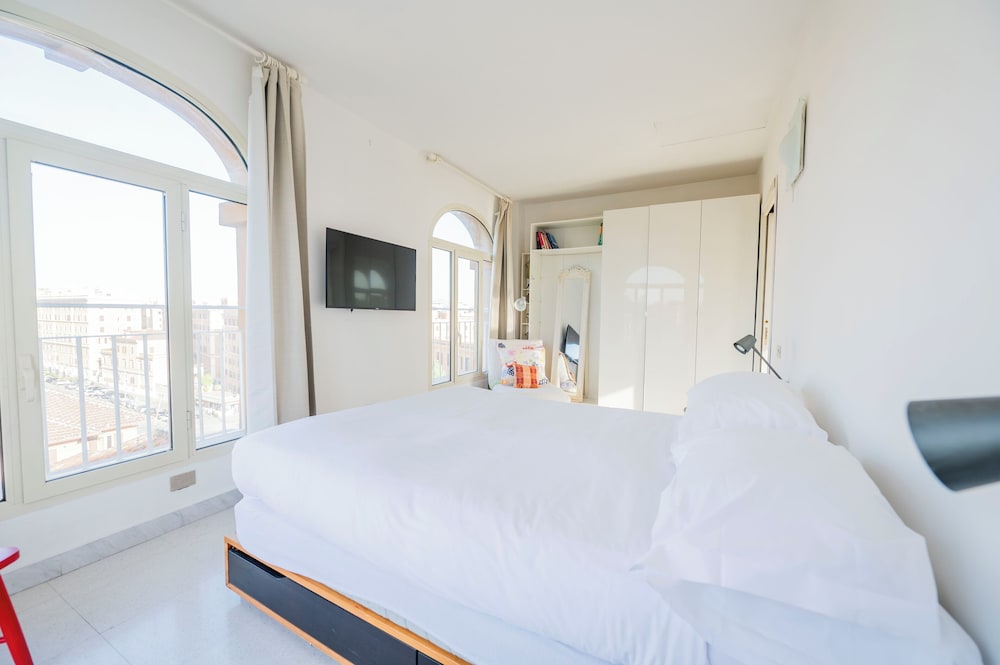 St. John Basilica Lovely Tower Apartment
