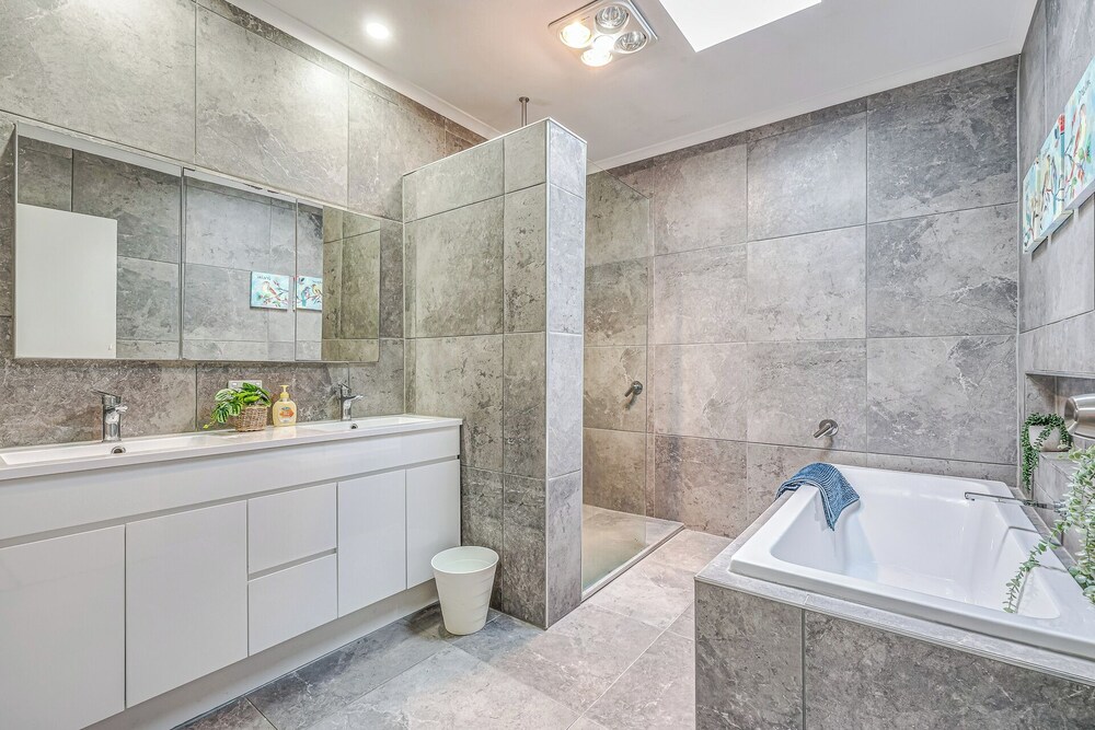 StayAU Gorgeous 5BR BBQ Home Geelong