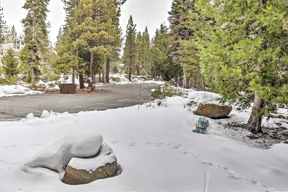 1 Mi to Lake Tahoe: Condo w/ Pool Access