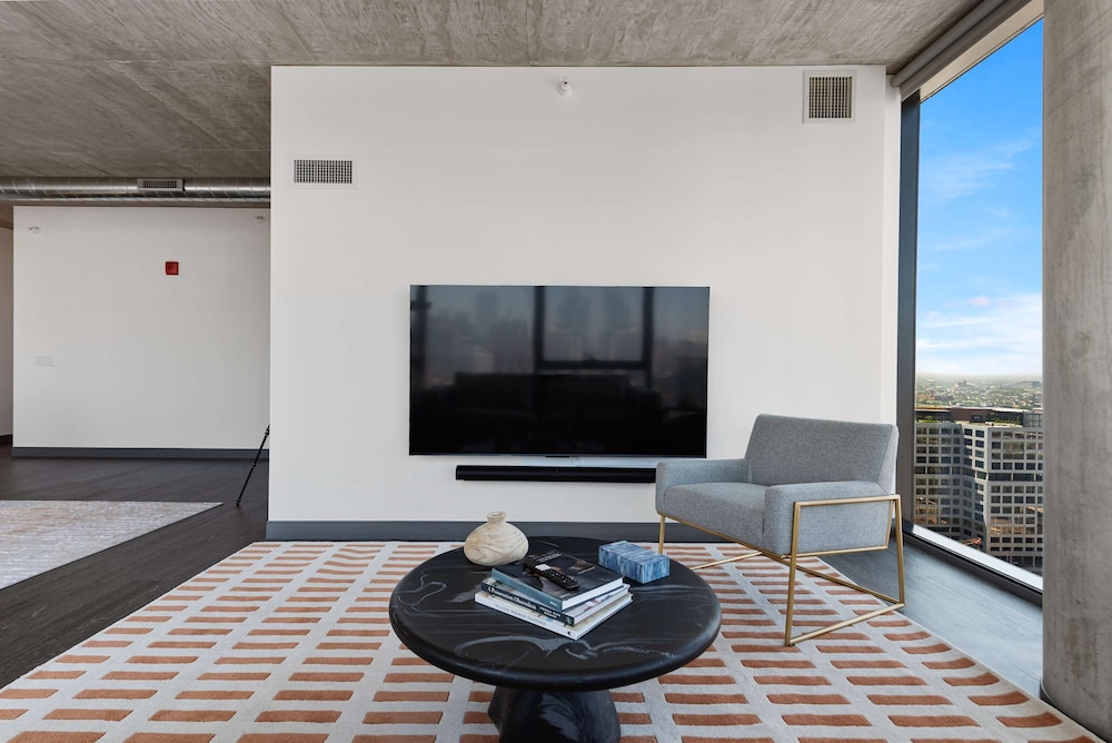 Cloud9 4apt in Building Fultonmkt The Cubist