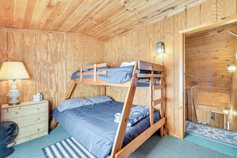 3 Mi to Catskill Scenic Trail: Stamford Cottage