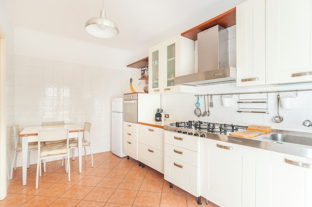 Eur Luminous And Large Family Terrace Apartment