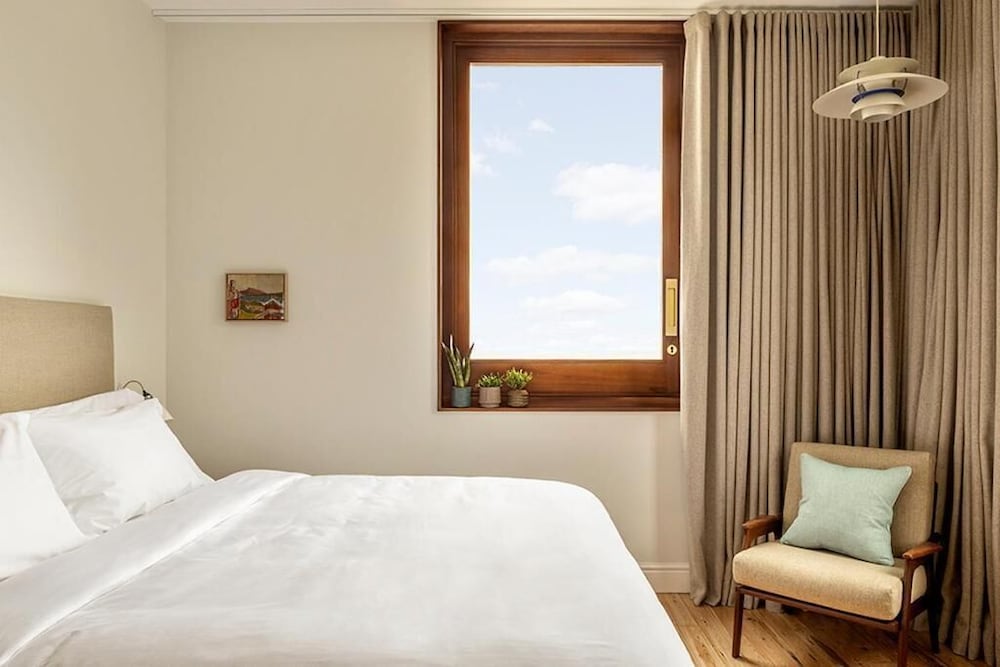 Fort Road Hotel 19