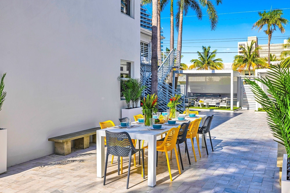 Beach Condo King Bed Lush Patio w BBQ Birch Key One