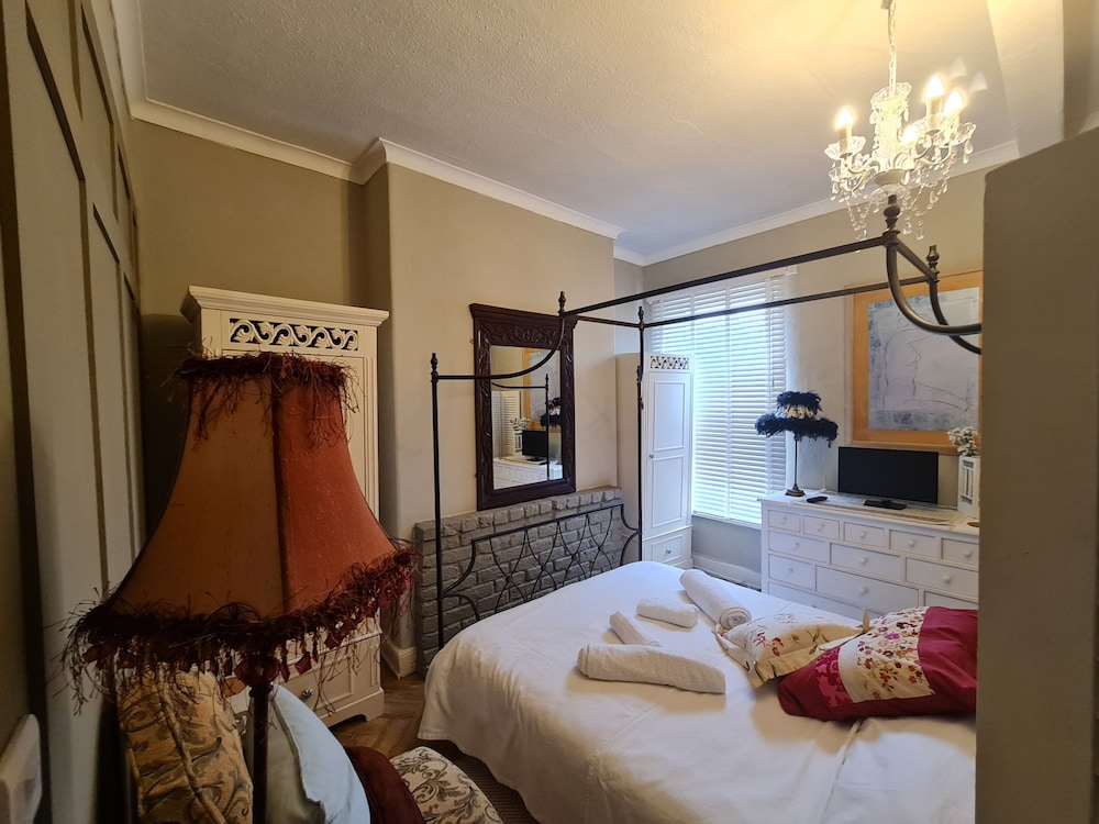 Beautifully Decorated 1-bed Apartment in Sale