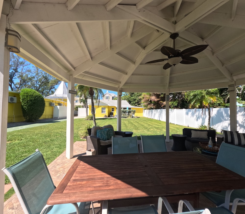 Queen's Gate Resort