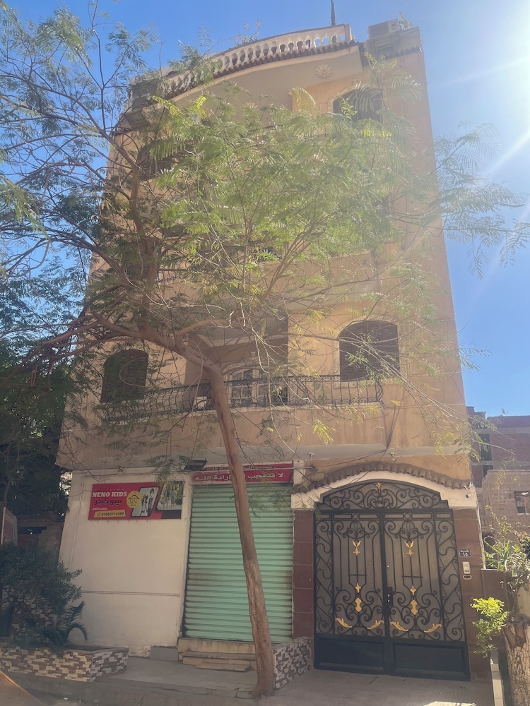 King Badr pyramids inn