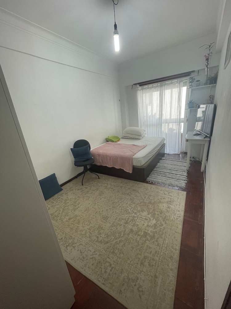Room in Guest Room - Very Prime Location From Lisbon Airport view 4