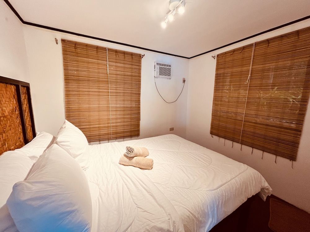 Villa Milagros Dive Inn Anilao view 2