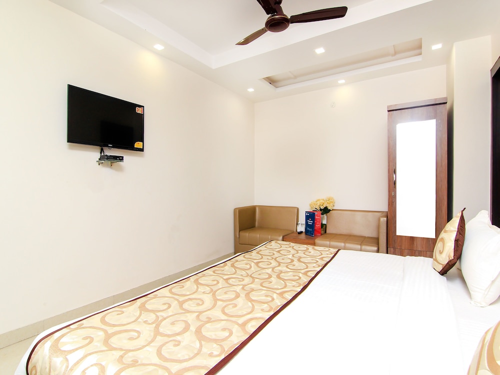 OYO 13932 Hotel Pushpanjali