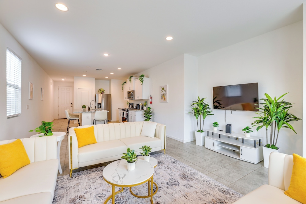 10 Mi to Dtwn Phoenix: Home Near Hiking & Biking!