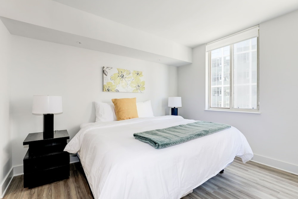 Elegant 2BR Apartment Minutes From DC