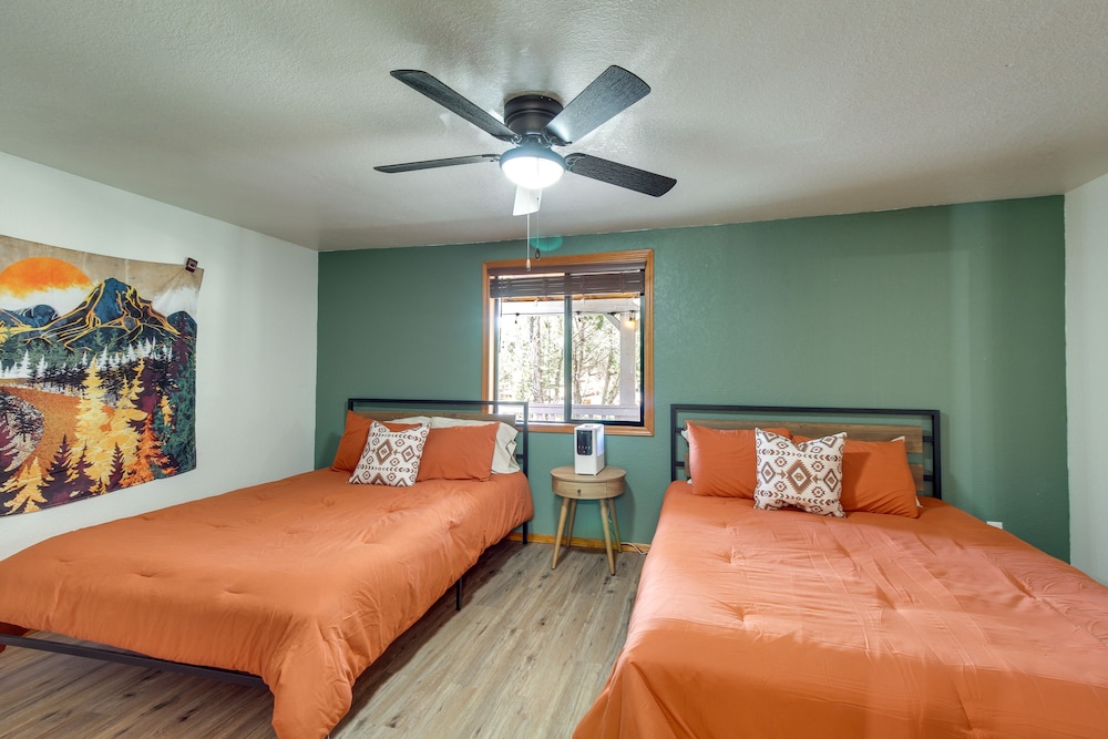 Cozy Show Low Cottage w/ Wood-burning Stove view 2