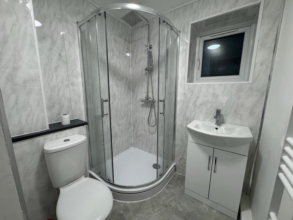 Erith Cosy Retreat Home