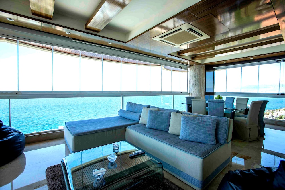 Lahoya Suites