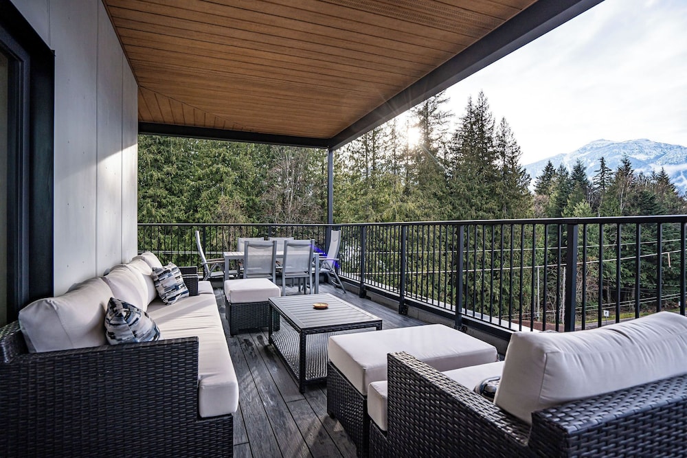 Alpine Retreat by Revelstoke Vacations