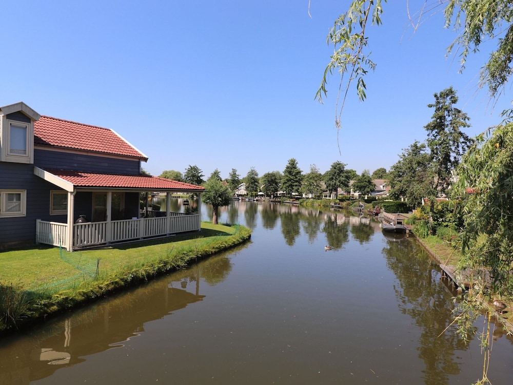 Bungalow by Water Near Rotterdam and Zeeland