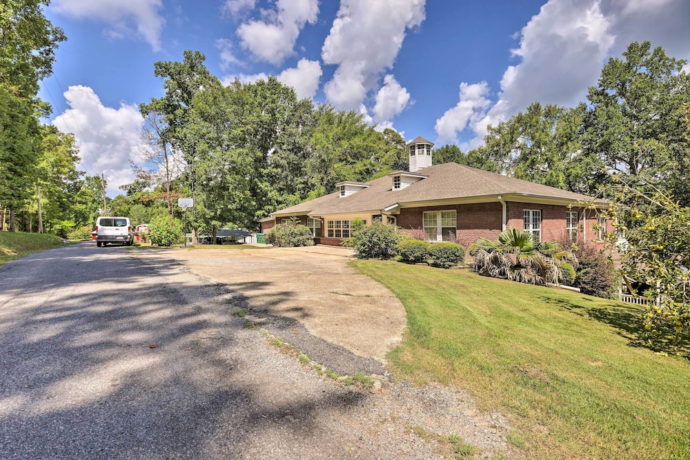 'the B Haus' Lakefront Retreat w/ Boat Ramp! view 4