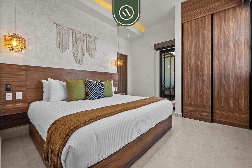 Luxury 2 BR - Downtown - Pool - Sunset in Terrace
