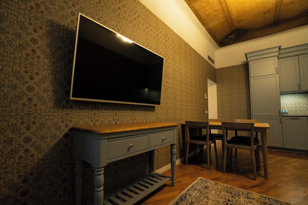 Roze Boutique Apartments