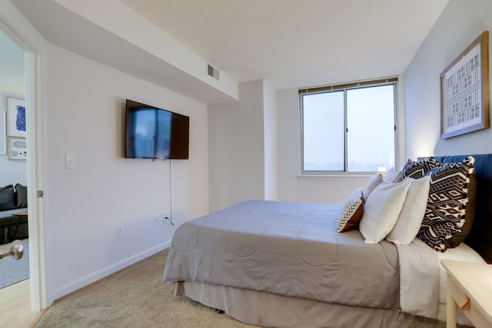 Spectacular 1 BR Condo at Ballston view 5