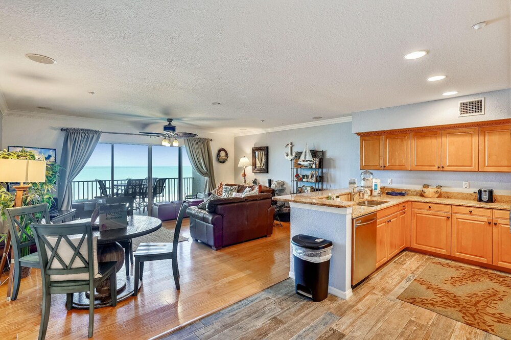 Oceanside 302