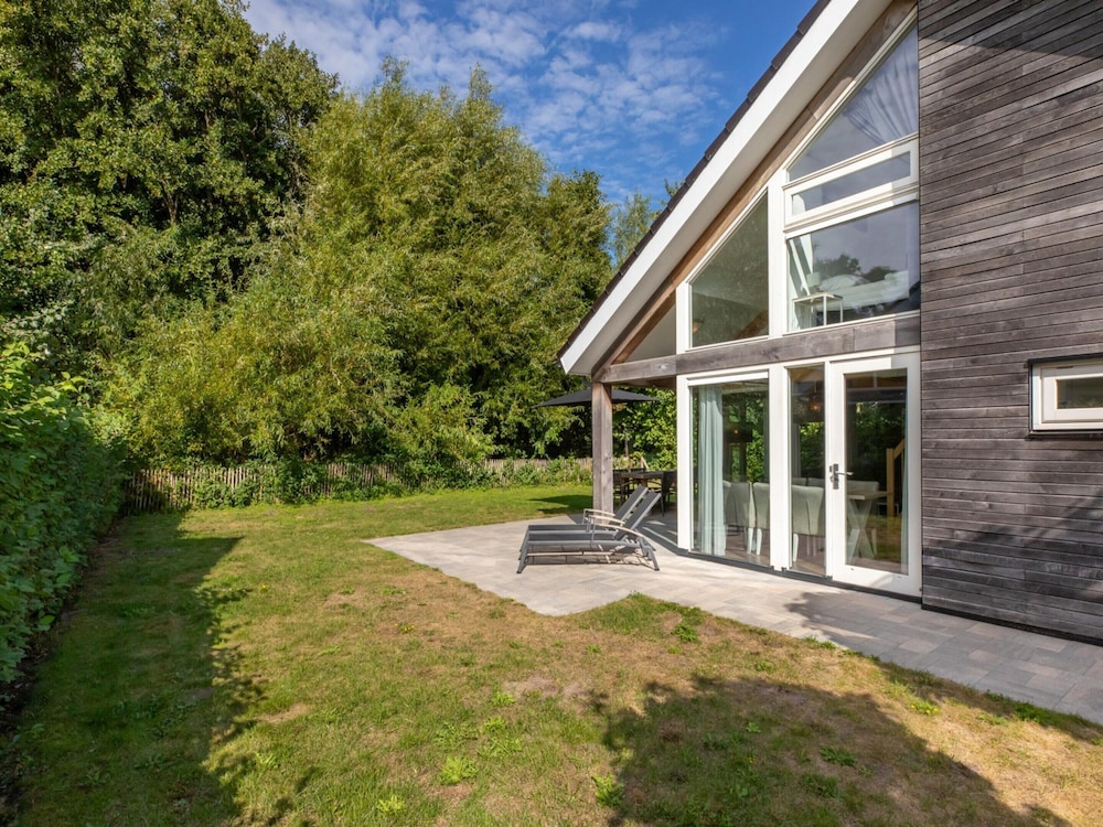 Modern Holiday Home Near Beach