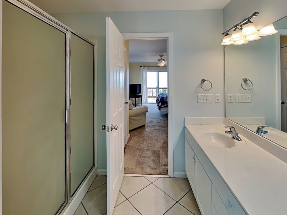 Barefoot Bungalow by Topsail Realty