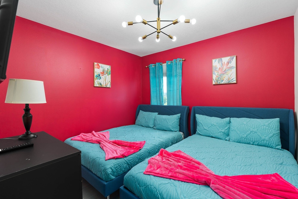 Super Fun-colors Gameroom Lakeviews Sleeps 13