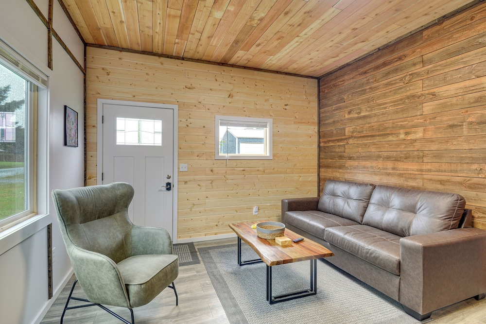 Near Twilight Sites & Scenic Hikes: Forks Apt