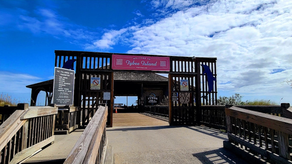 Pelican Landing 302 by Tybee Vacation Rentals