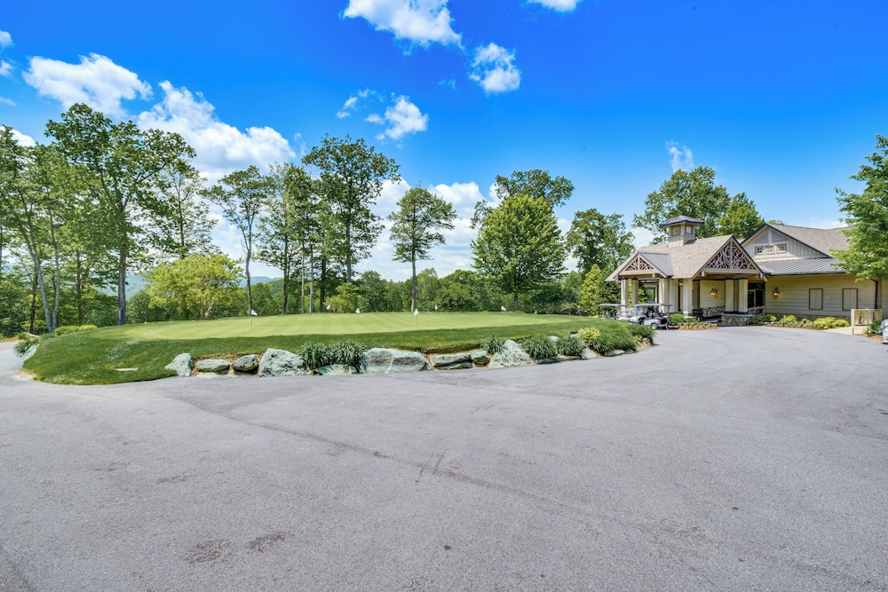 Golf, Hike & Trout Fish: Mtn-view Cashiers Retreat