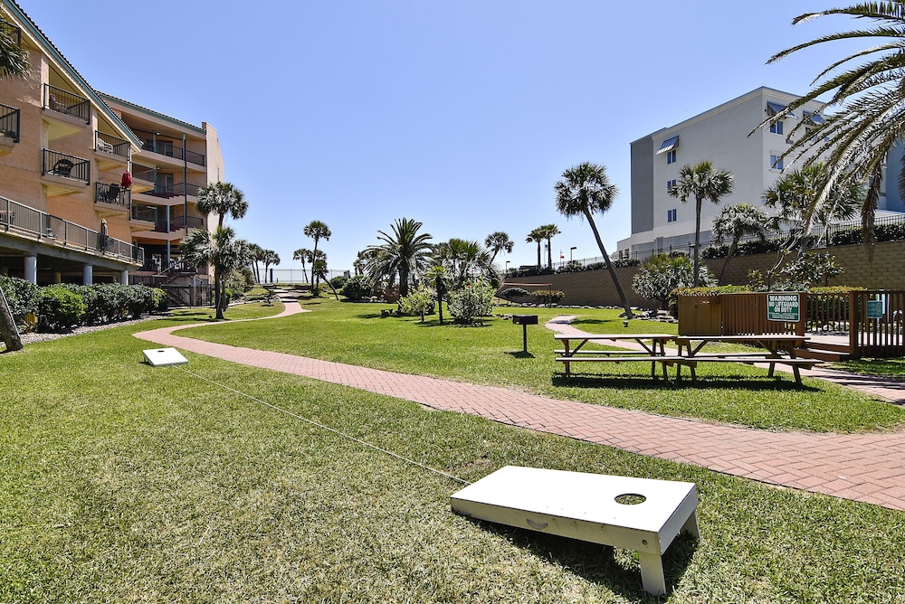 Maravilla Seawall Condos by AB Sea